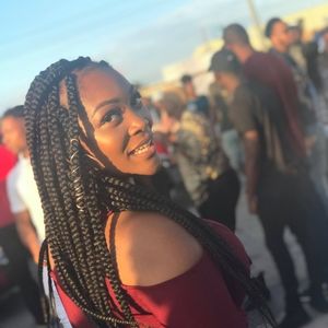 Meet your Posher, Zenia